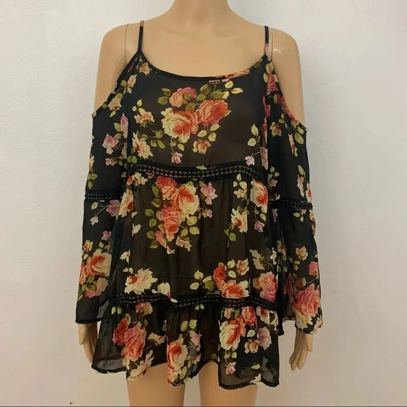 Paper Crane Tops - Paper Crane blouse with floral novelty print.